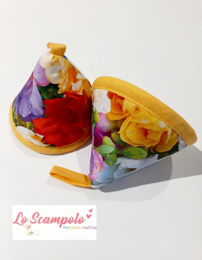 Coppia Presine da Cucina a Cappuccio / Cono Mazzo di Fiori