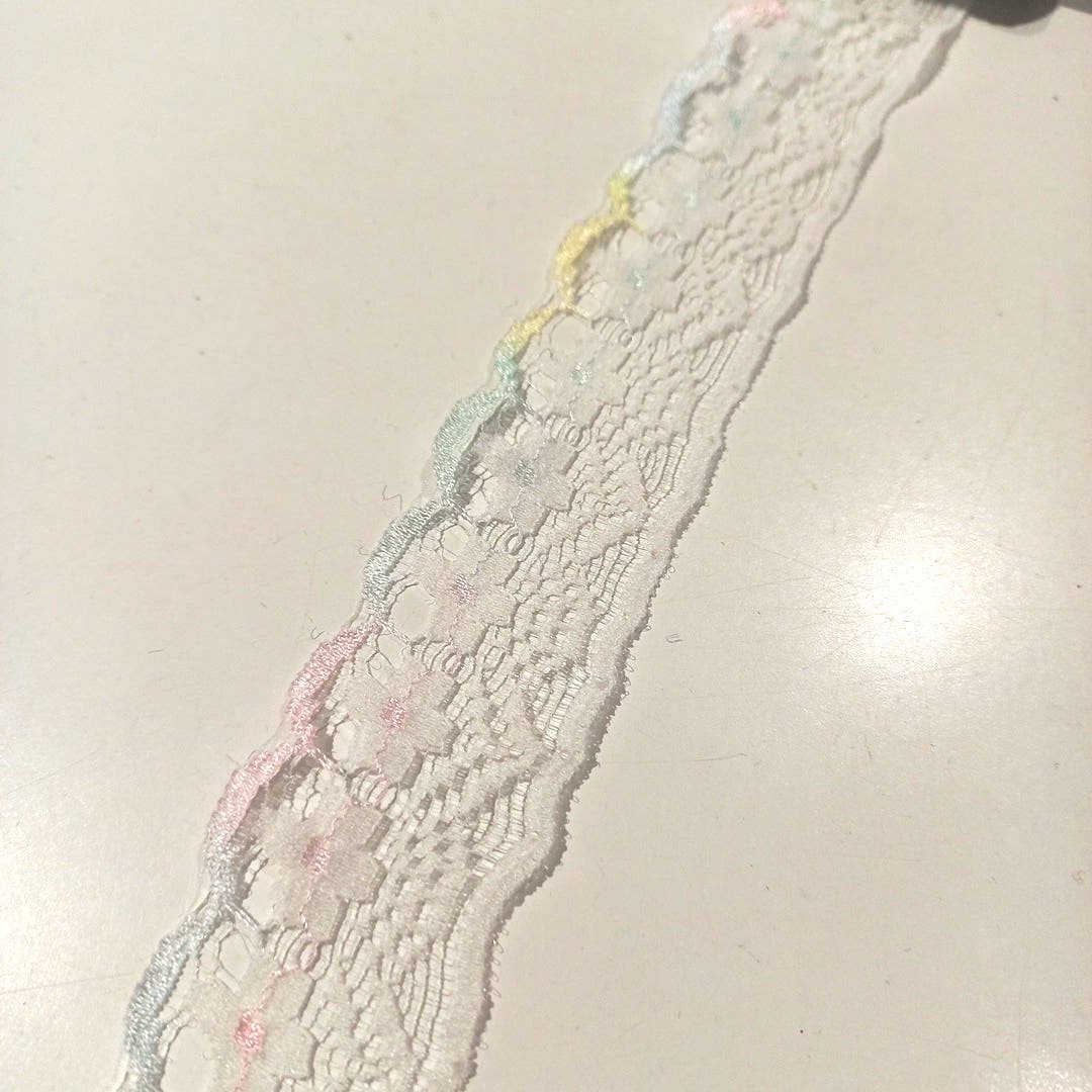 Pizzo Bianco con bordo Arcobaleno 3x500 cm