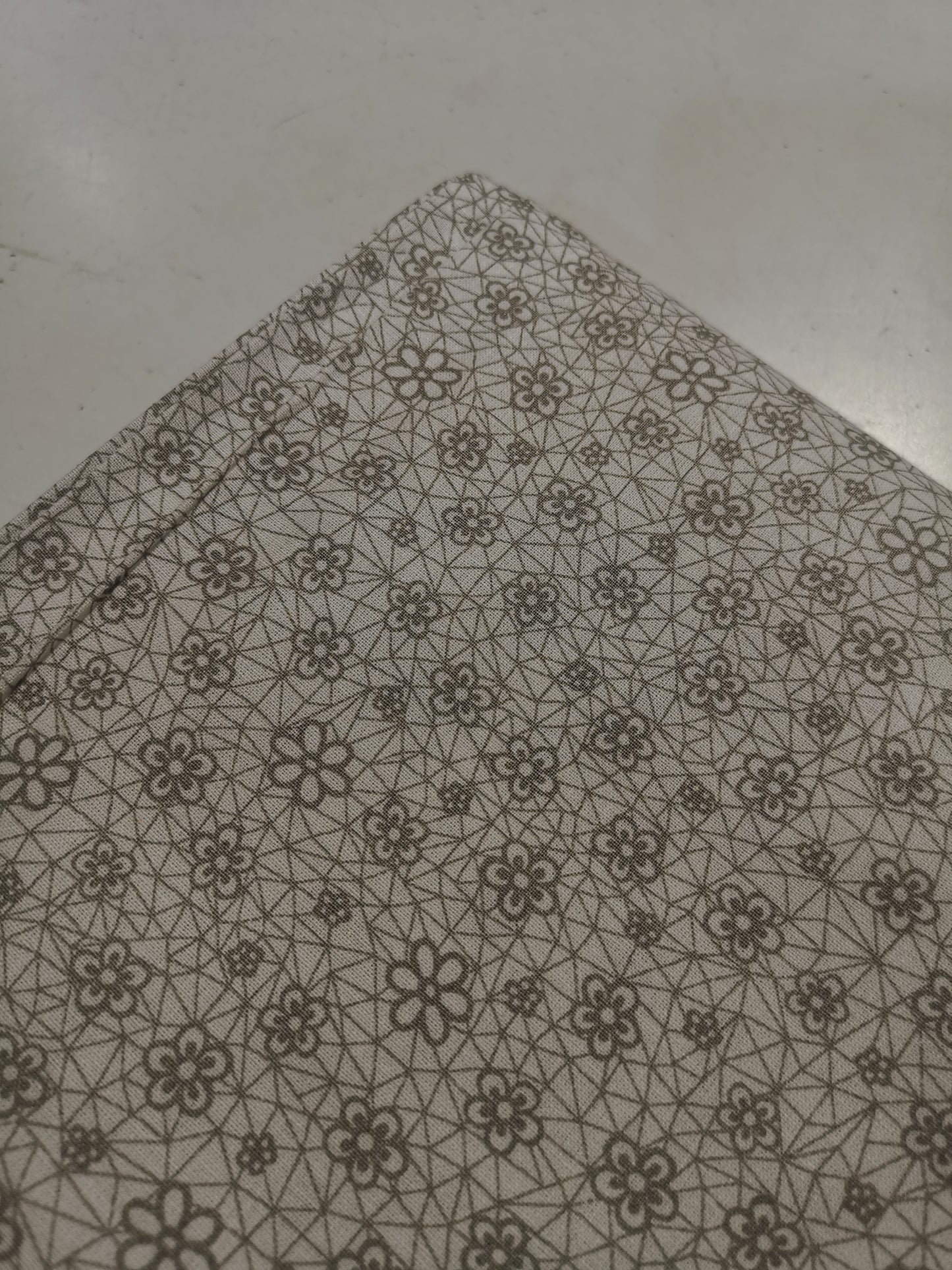 Cotone Stampato Fantasia Fiorellini Pizzo Base Bianca