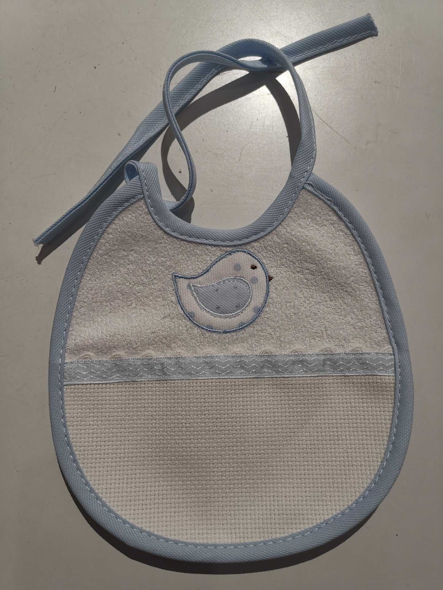 Bavaglia ricamo uccellino Azzurro