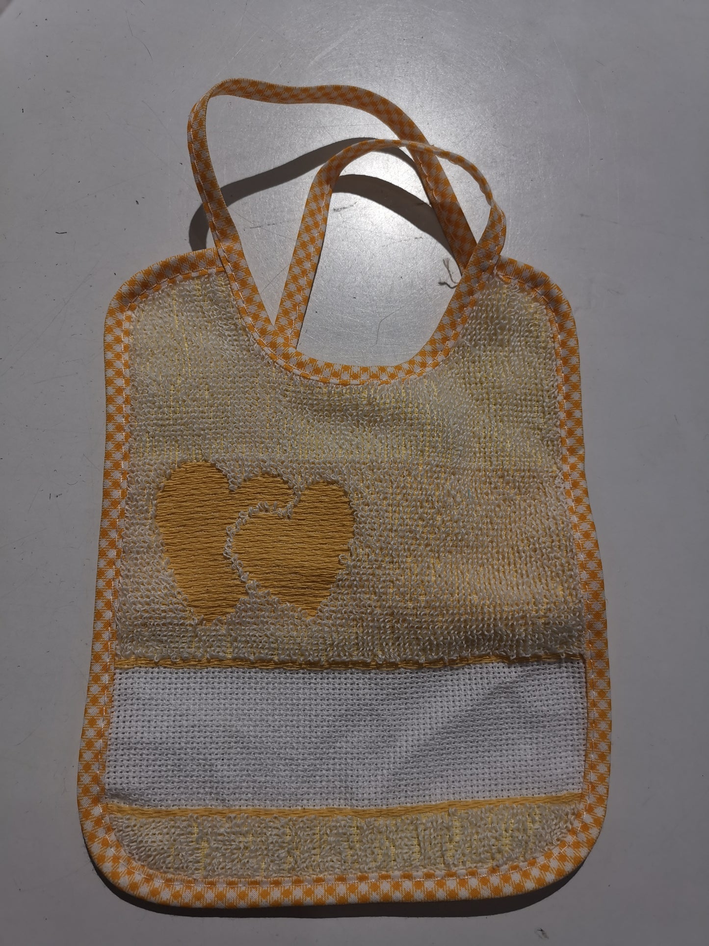 Bavaglia ricamo cuoricini Gialla