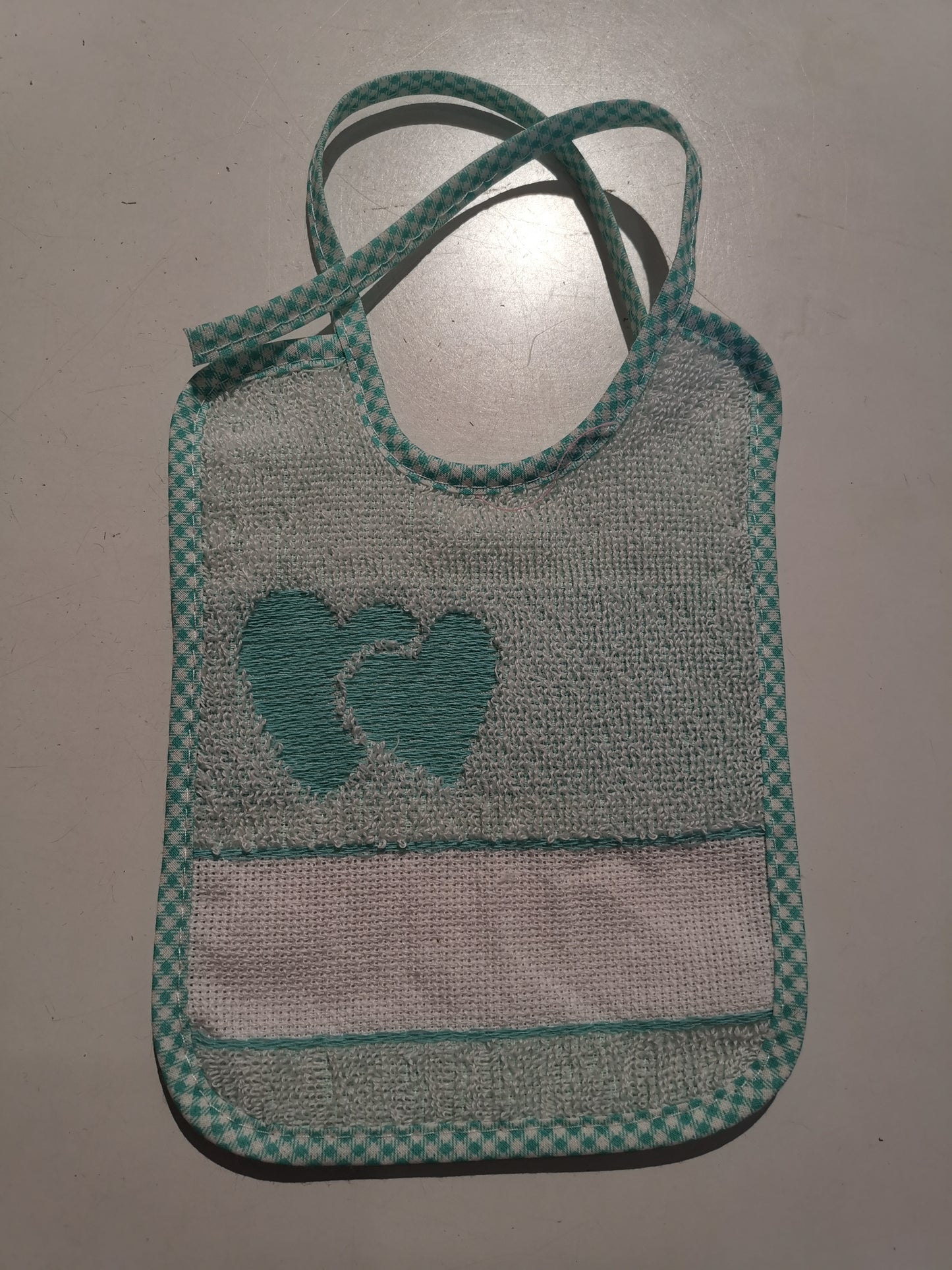 Bavaglia ricamo cuoricini Verde Acqua