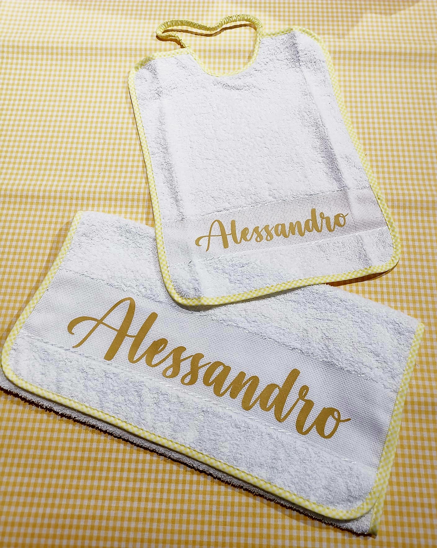 Bavaglia Grande con Elastico e Asciugamano personalizzata con nome