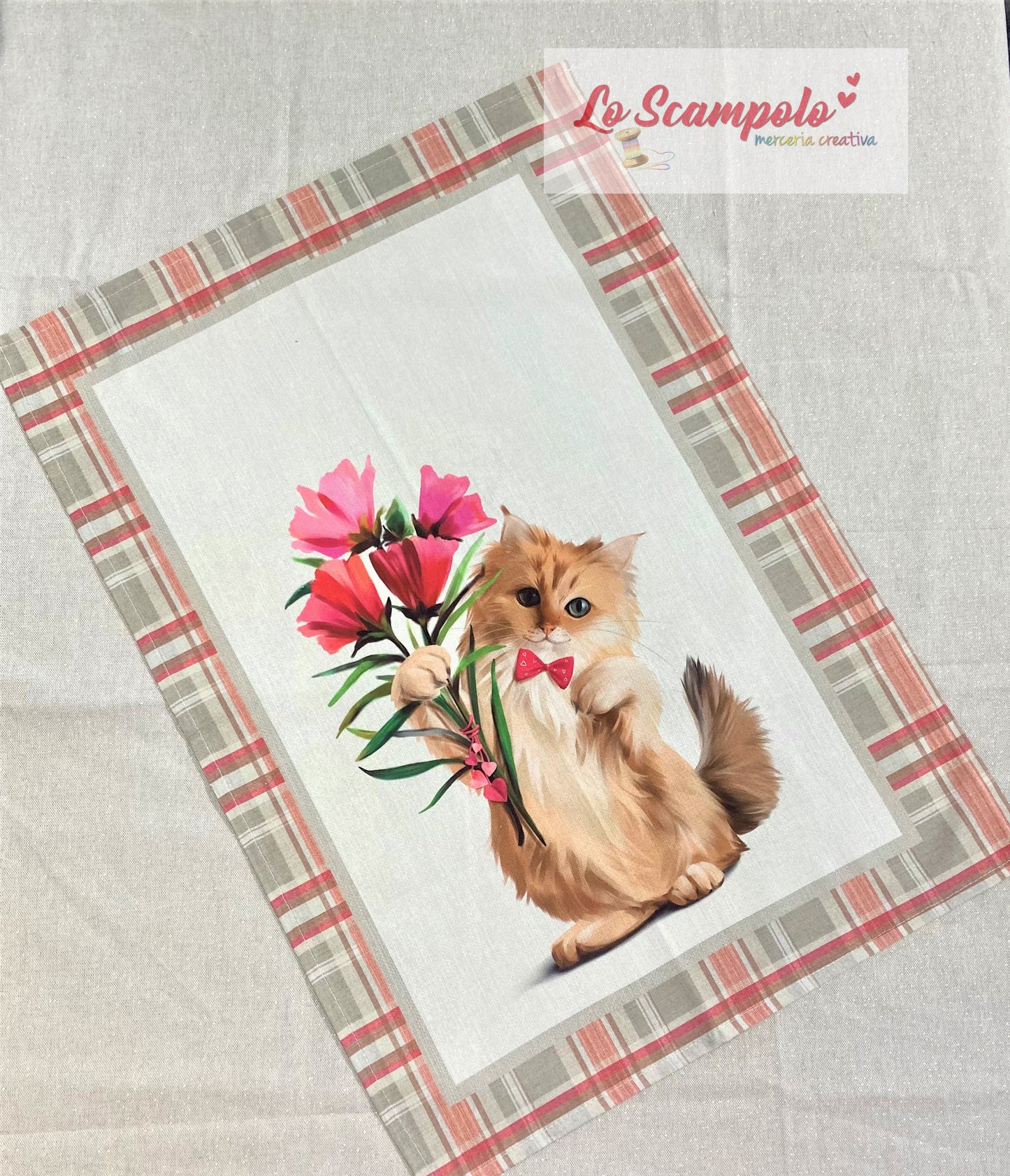 Gatto con Fiori Rosa