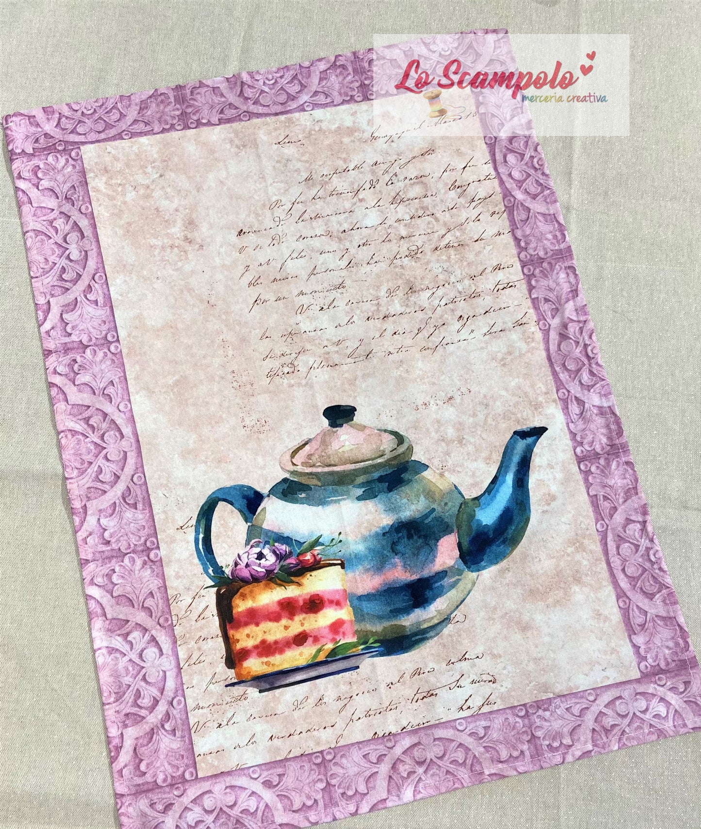 Teiera e fetta di Torta