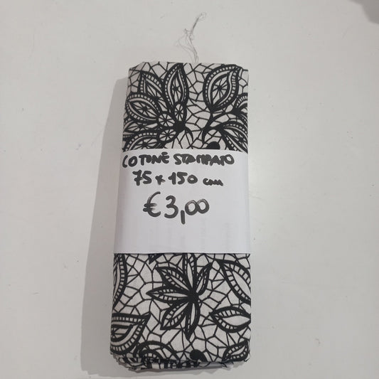 Cotone Stampato Fantasia Pizzo Bianci e Nero 75x150 cm