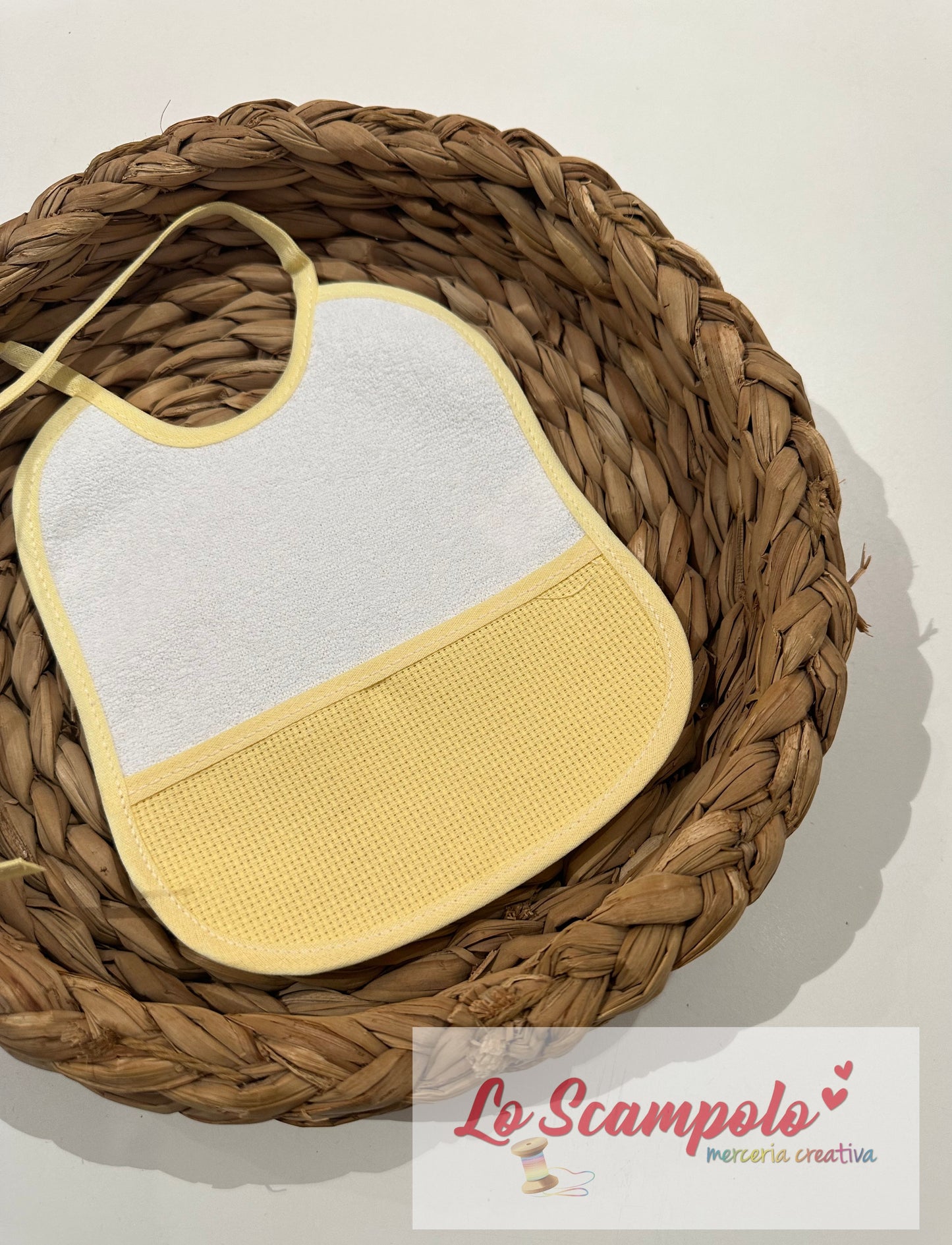 Bavetta con orsacchiotto per Matteo – Gift – Ricamo e cucito Bavetta con orsacchiotto per Matteo – Gift – Ricamo e cucito